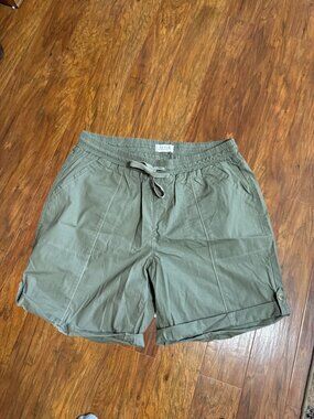 Curve Appeal Army Green Women's Elastic Waist Shorts Size 12